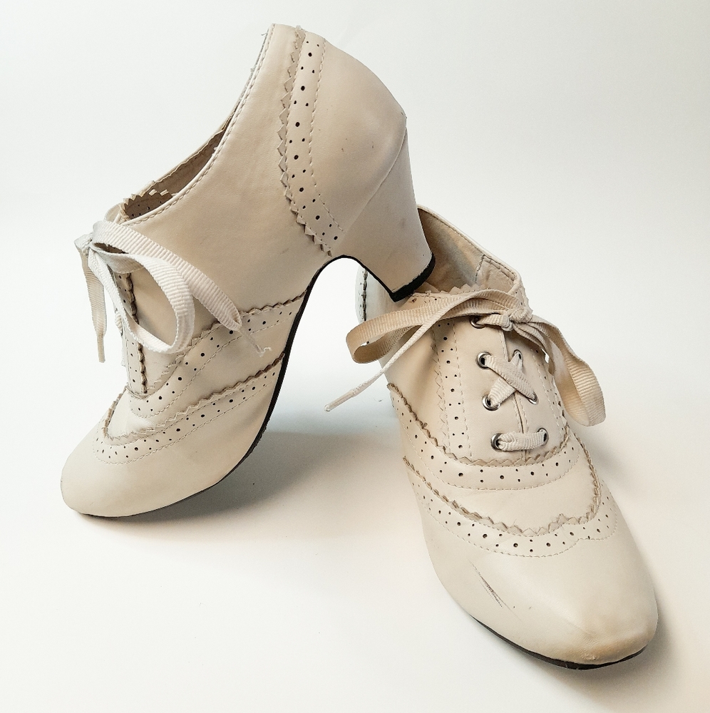 Modcloth Retro Cream Oxford Heels